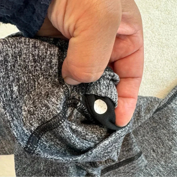 Lululemon Wunder Under Hi-Rise 7/8 Tight *25"
Heathered Black size 2 - Picture 9 of 13